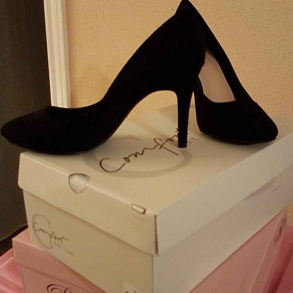 Cato NWT Black Suede Round Toe Pumps